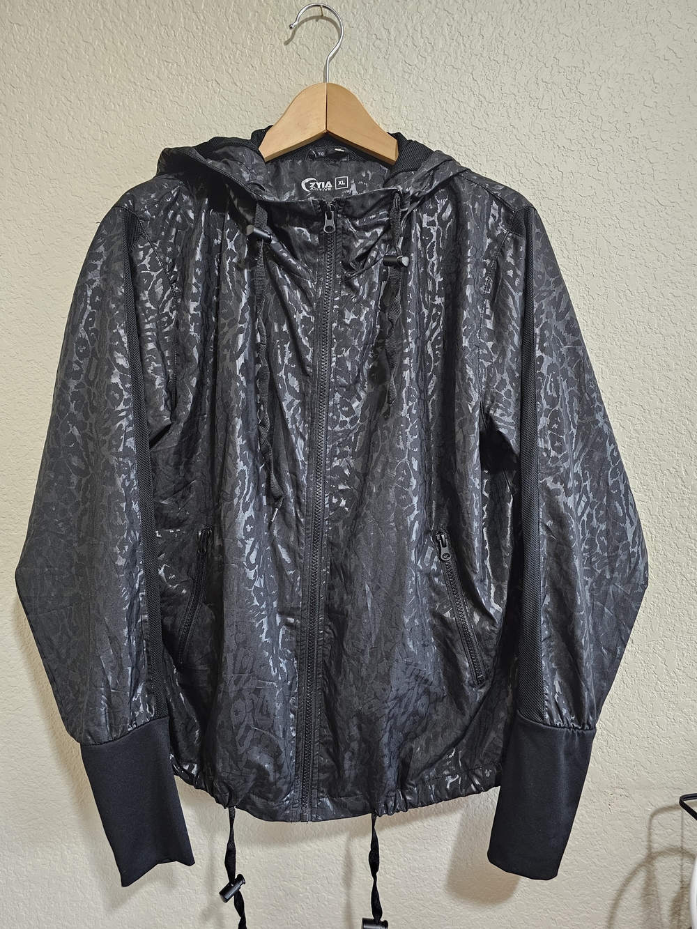 ZYIA Active Black Leopard Metallic Windbreaker Jacket XL EUC